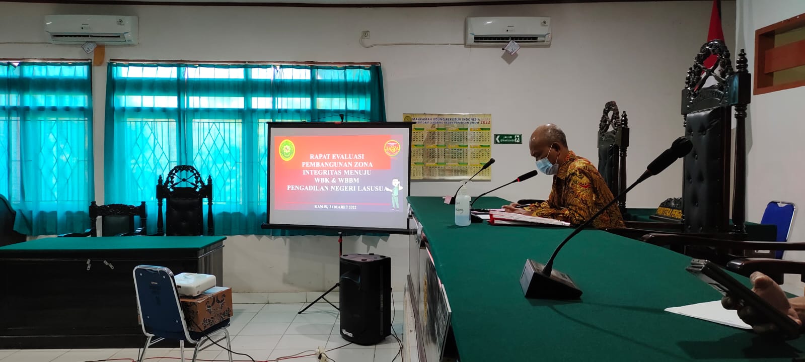 Rapat Evaluasi Pembangunan Zona Integritas Menuju Wilayah Bebas Korupsi (WBK) dan Wilayah Birokrasi Bersih Melayani (WBBM) dirangkaikan dengan Rapat Hasil Bimtek Kepaniteraan dan PNBP di Pengadilan Tinggi Sulawesi Tenggara